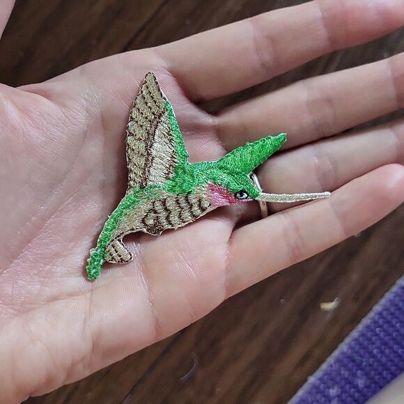 NWOT Iron-On Embroidered Hummingbird Patch - Picture 2 of 3